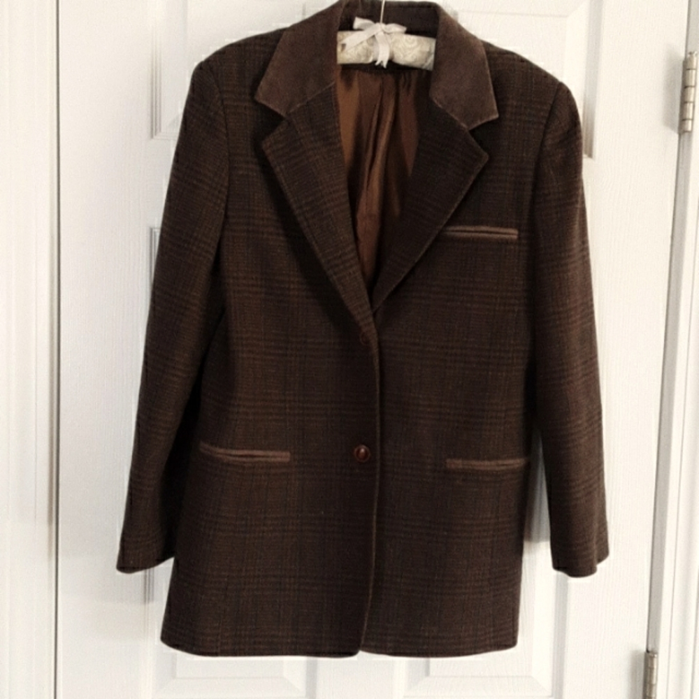 Braebrook women's blazer.  Size 6.